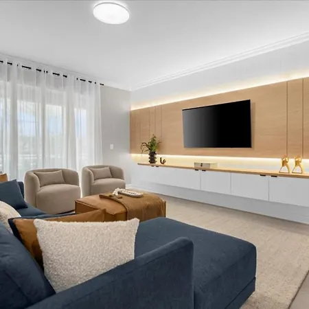 6 Bedrooms- 5 Bathrooms- Champions Gate 590 Ss